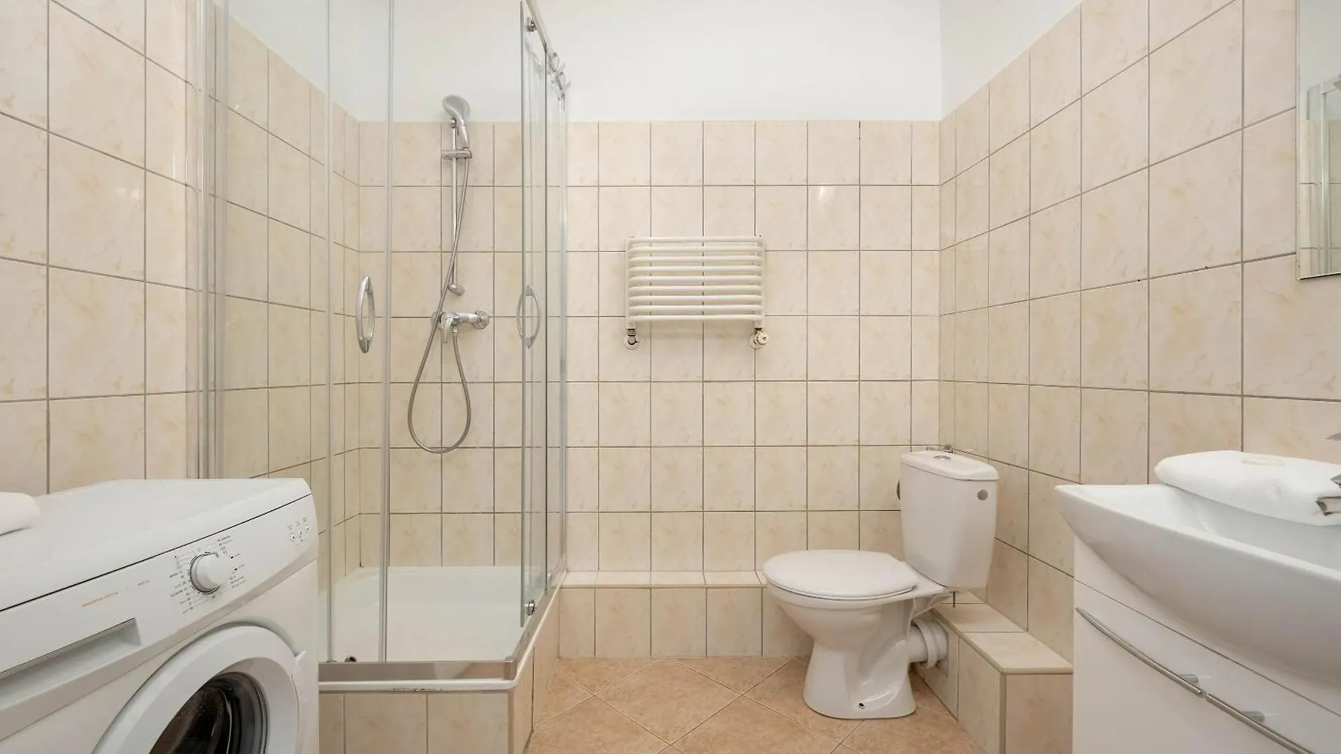 Jasne I Przytulne Studio Blisko Parku We Wroclawiu By Noclegi Renters 0*, Wroclaw