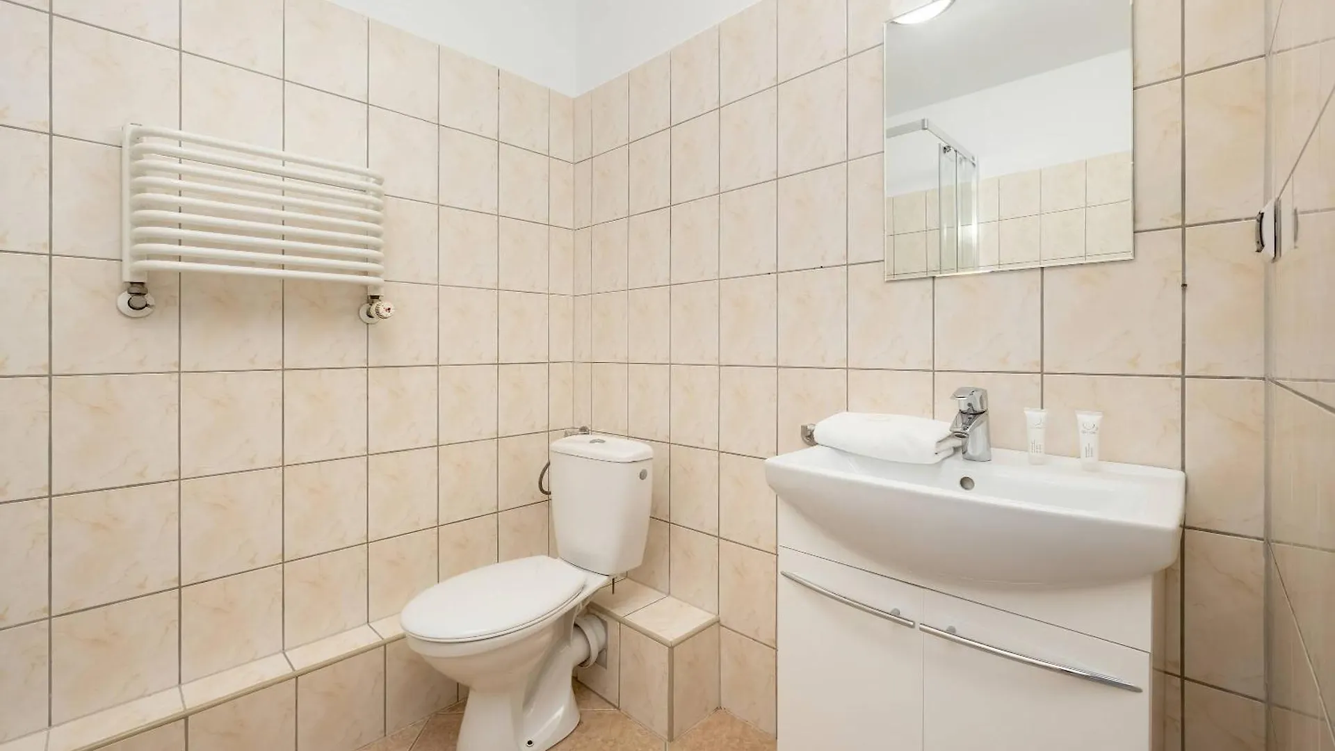 Apartment Jasne I Przytulne Studio Blisko Parku We Wroclawiu By Noclegi Renters